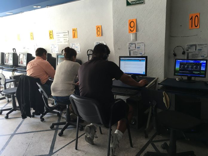 El Cibercafé Mexicano: La Infraestructura Olvidada de una Generación Digital