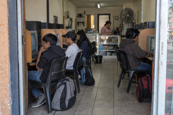 El Cibercafé Después de la Escuela: La Infraestructura Olvidada del Jugador Mexicano